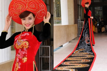 Trang Nhung diện áo dài rồng dài hơn 13m
