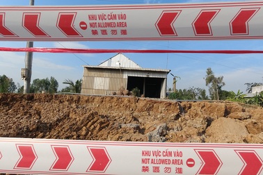 Gấp rút điều tra nguyên nhân đường 80 tỉ chưa hoàn công đã sụt lún nghiêm trọng