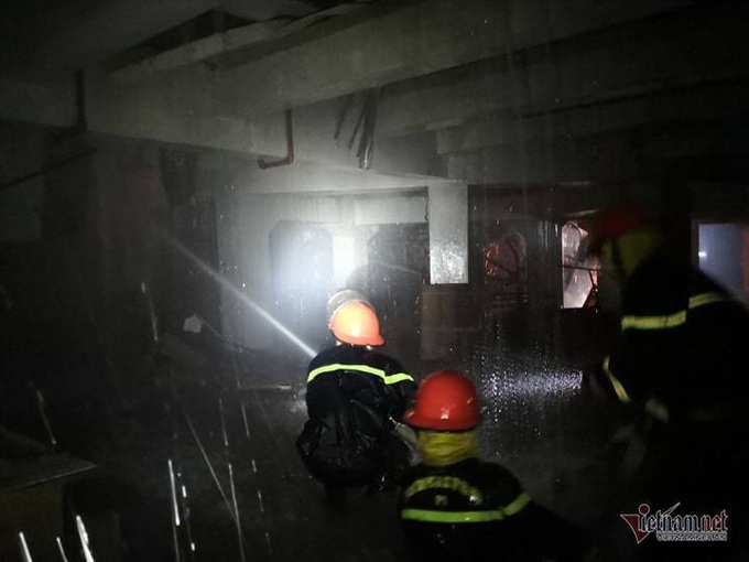 Cháy Cung Việt Xô, sập sân khấu, thiết bị đêm nhạc Quang Hà thành than - Ảnh 9. Cháy Cung Việt Xô, sập sân khấu, thiết bị đêm nhạc Quang Hà thành than - Ảnh 9.