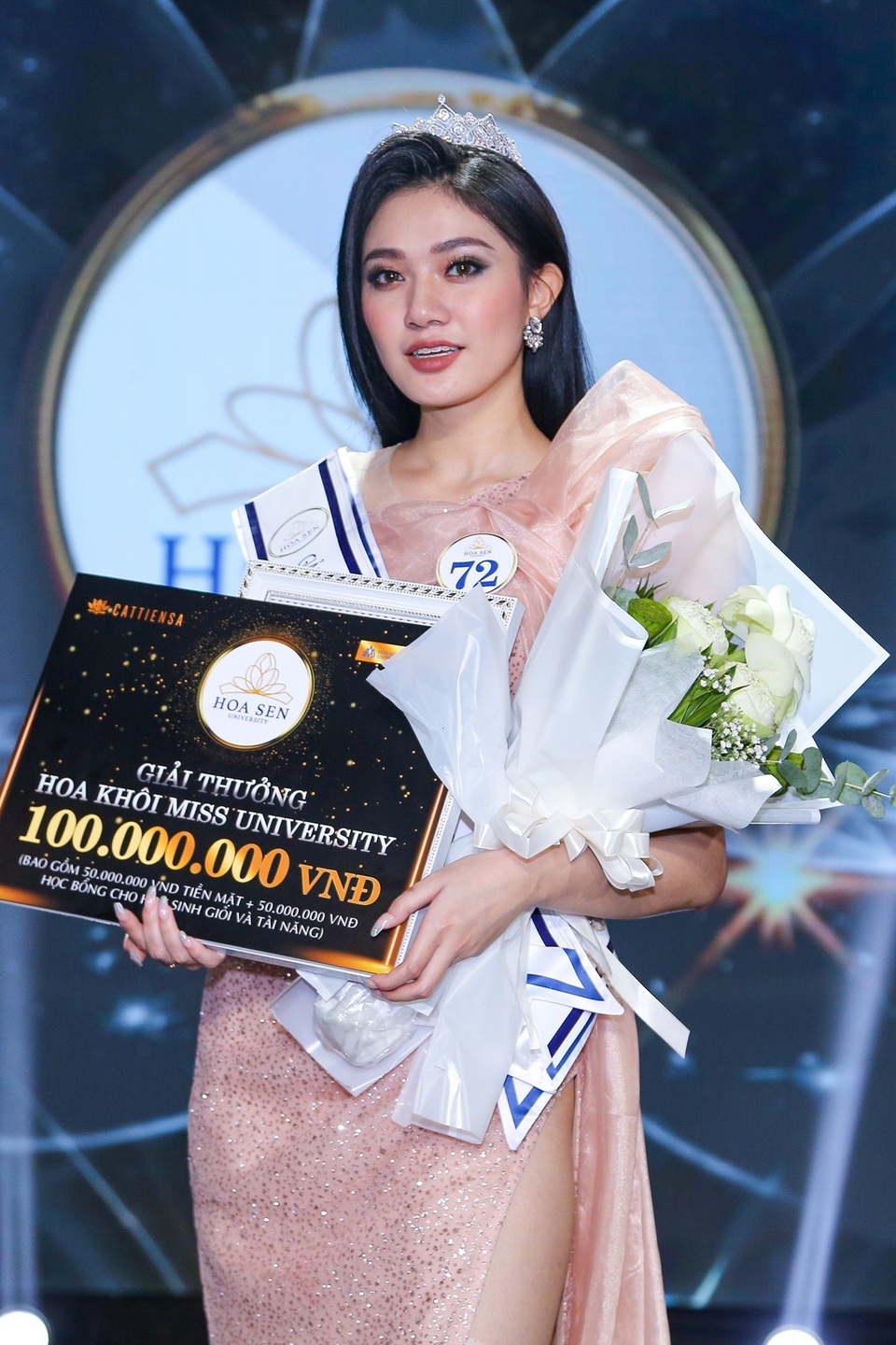 Ngắm vẻ đẹp đằm thắm của tân hoa khôi sinh viên ĐH Hoa Sen - 8 Ngắm vẻ đẹp đằm thắm của tân hoa khôi sinh viên ĐH Hoa Sen - 8