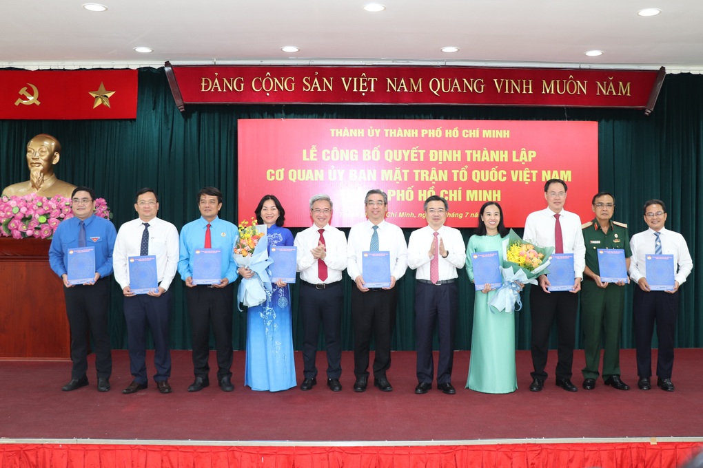 Công bố nhân sự lãnh đạo Ủy ban MTTQ Việt Nam TPHCM mới - 1 Công bố nhân sự lãnh đạo Ủy ban MTTQ Việt Nam TPHCM mới - 1