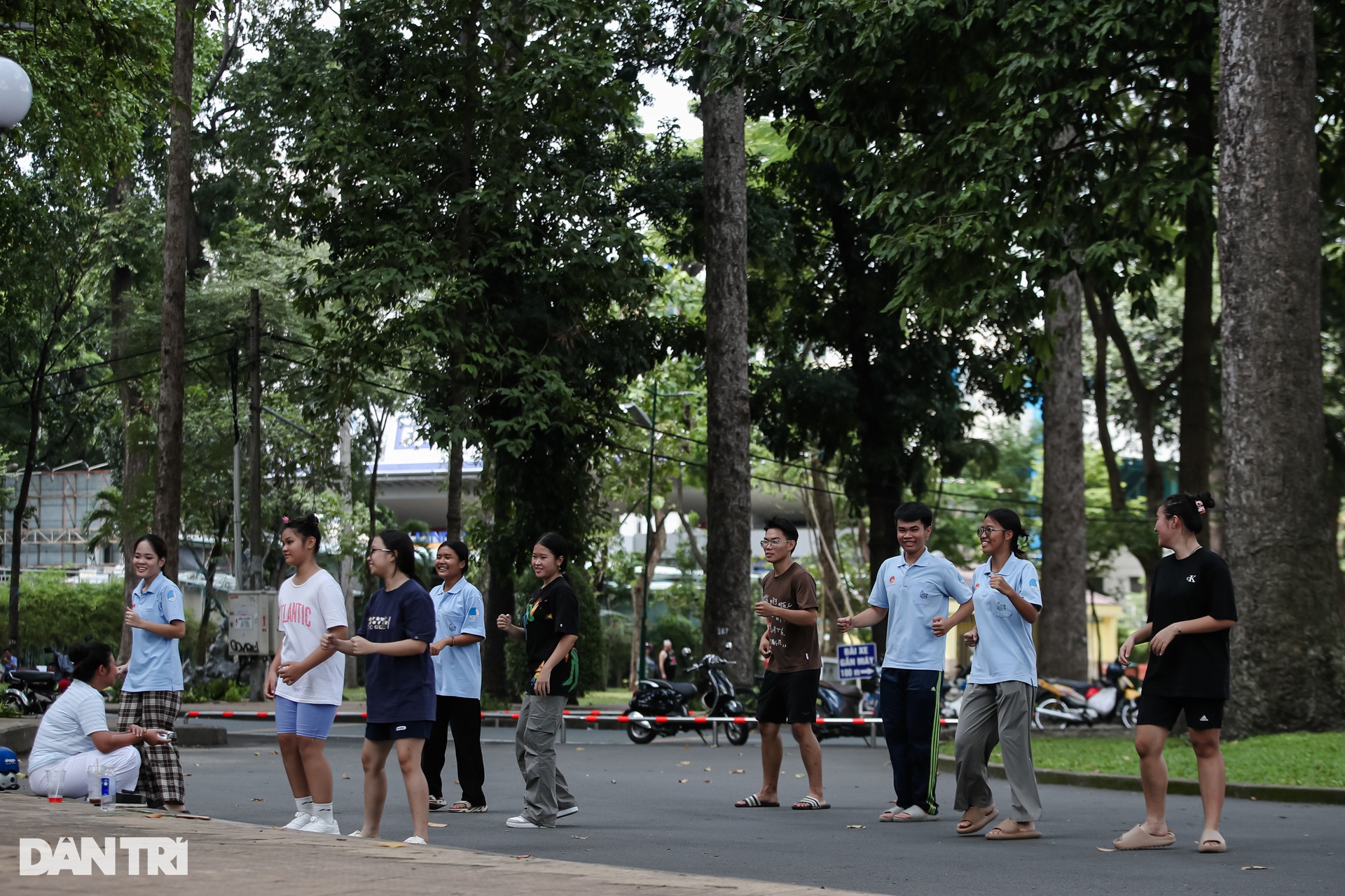 Công viên Tao Đàn nơi xảy ra vụ tai nạn làm 2 người chết có nhiều cổ thụ - 11 Công viên Tao Đàn nơi xảy ra vụ tai nạn làm 2 người chết có nhiều cổ thụ - 11