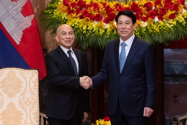 Chủ tịch nước Lương Cường chủ trì lễ đón Quốc vương Campuchia