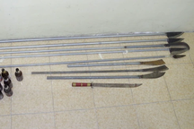 14 thanh thiếu niên cầm dao phóng lợn "tập kết" ở Hưng Yên