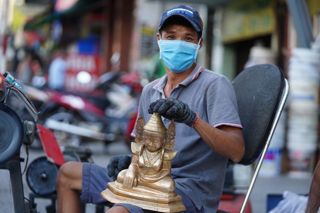Đệ nhất cao thủ đánh bóng lư đồng Sài Gòn - 10 Đệ nhất cao thủ đánh bóng lư đồng Sài Gòn - 10