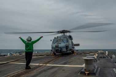 Mỹ điều chiến hạm đi qua eo biển Đài Loan