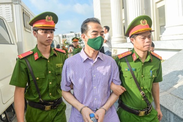 Ông Tô Anh Dũng nói "lần sau đừng đưa tiền", nhưng khi đưa vẫn nhận