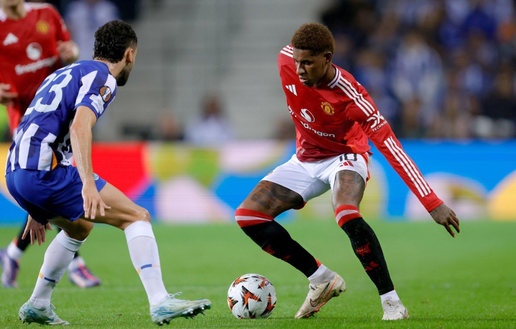 HLV Ten Hag giải thích về quyết định thay người lạ lùng tại Porto - 1 HLV Ten Hag giải thích về quyết định thay người lạ lùng tại Porto - 1