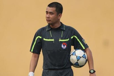 Không phạt thẻ đỏ Bửu Ngọc, trọng tài Trọng Thư cũng bị “treo còi”