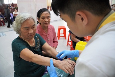 Ngày 20/10 đặc biệt của những người chị chờ em suốt hàng chục năm
