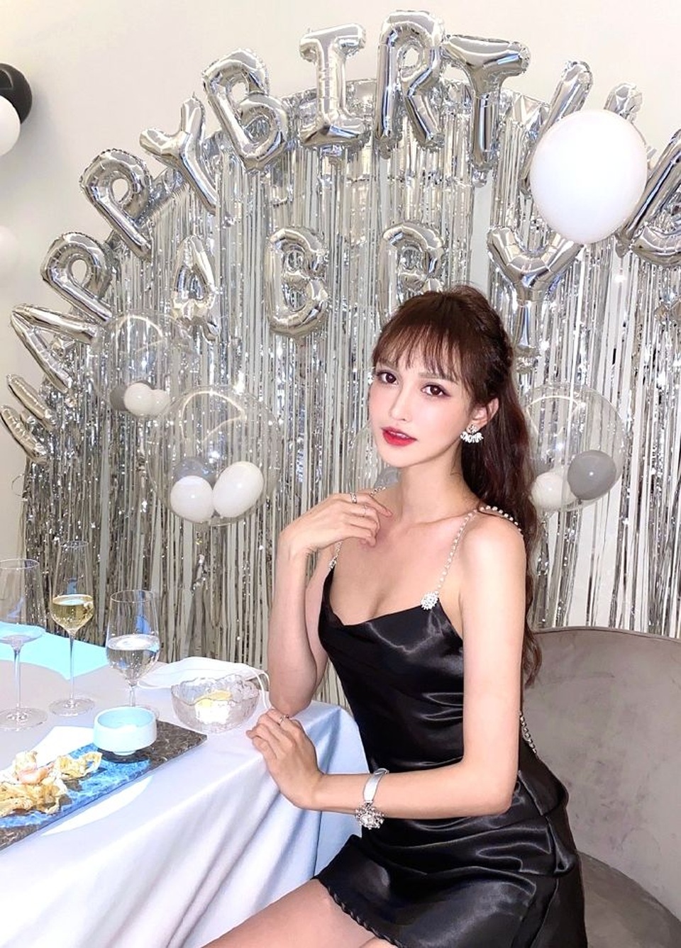 Phẫu thuật hàng trăm lần từ khi 16 tuổi để luôn có vẻ ngoài hoàn hảo - 9 Phẫu thuật hàng trăm lần từ khi 16 tuổi để luôn có vẻ ngoài hoàn hảo - 9