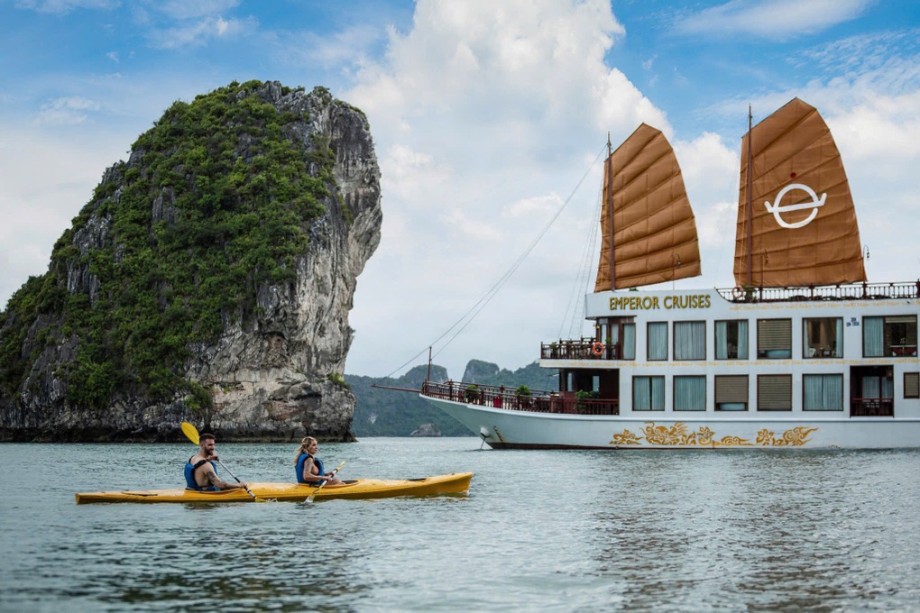 Lật tàu Hạ Long: Cảnh báo khoảng trống nguy cơ và 4 nguyên tắc thoát hiểm - 2 Lật tàu Hạ Long: Cảnh báo khoảng trống nguy cơ và 4 nguyên tắc thoát hiểm - 2