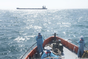 Cứu thuyền viên tàu hàng Hy Lạp bị nạn ngoài khơi Nha Trang