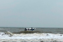 Hàng chục tàu cá tìm kiếm ngư dân mất tích