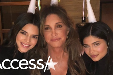 Kylie Jenner tổ chức tiệc sinh nhật cho bố