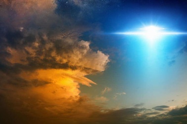 UFO bí ẩn màu xanh xuất hiện trên bầu trời Hawaii