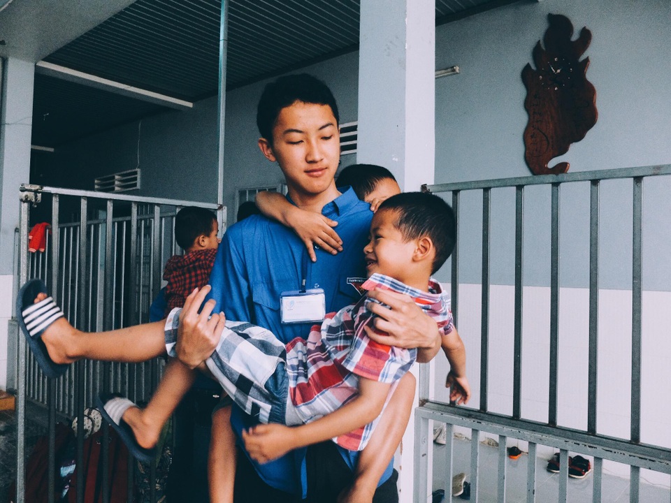 Bức thư gây “rúng động” giúp nam sinh Tây Nguyên giành học bổng 3,2 tỷ đồng của VinUni - 3 Bức thư gây “rúng động” giúp nam sinh Tây Nguyên giành học bổng 3,2 tỷ đồng của VinUni - 3