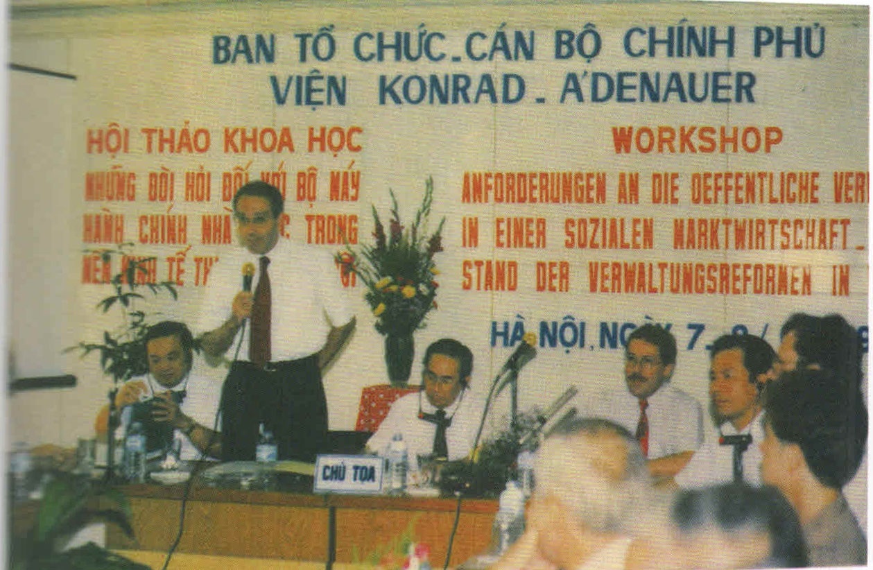 Tinh gọn bộ máy Chính phủ với việc giảm gần 40 đầu mối nhìn từ 25 năm trước