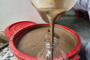 Nữ giáo viên mầm non kiếm nửa tỷ đồng mỗi năm nhờ món quà quê giã bằng tay