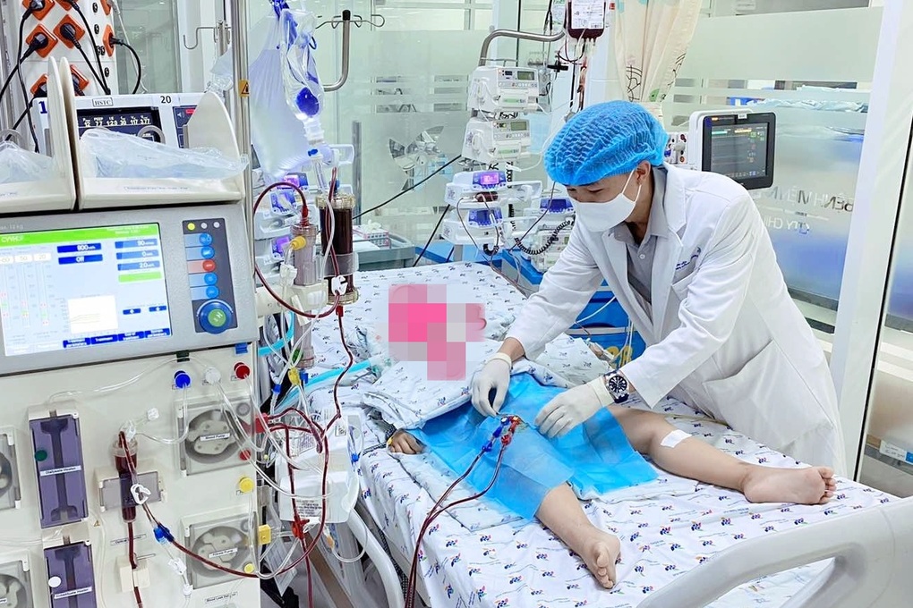 Cha mẹ theo dõi không sát, nhiều trẻ thừa cân nguy kịch vì sốt xuất huyết - 3 Cha mẹ theo dõi không sát, nhiều trẻ thừa cân nguy kịch vì sốt xuất huyết - 3