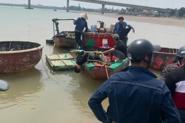 Cứu kịp thời nam thanh niên nhảy sông Lam tự vẫn