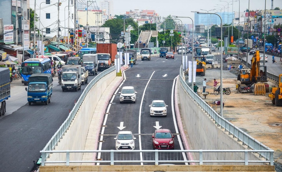 Lãi suất huy động ngân hàng giảm: Dòng tiền nhà đầu tư đang đổ về đâu? - 2 Lãi suất huy động ngân hàng giảm: Dòng tiền nhà đầu tư đang đổ về đâu? - 2
