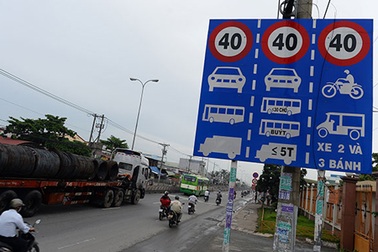 Bộ trưởng Thăng: Biển báo vô lý còn ở lại thì người phải đi!