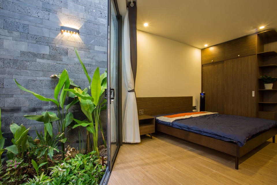 Cuộc sống thư thái trong căn nhà thủng mái độc lạ của gia đình ở Hội An - 12