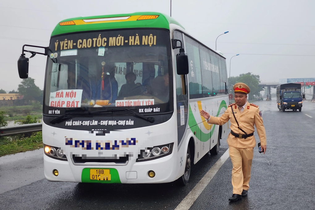 Ngày đầu ra quân, CSGT toàn quốc xử lý hơn 2.300 ma men - 1