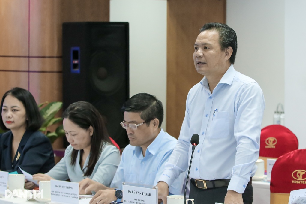 Hướng hỗ trợ hiệu quả với công nhân dệt may trong thời điểm khó khăn - 2 Hướng hỗ trợ hiệu quả với công nhân dệt may trong thời điểm khó khăn - 2