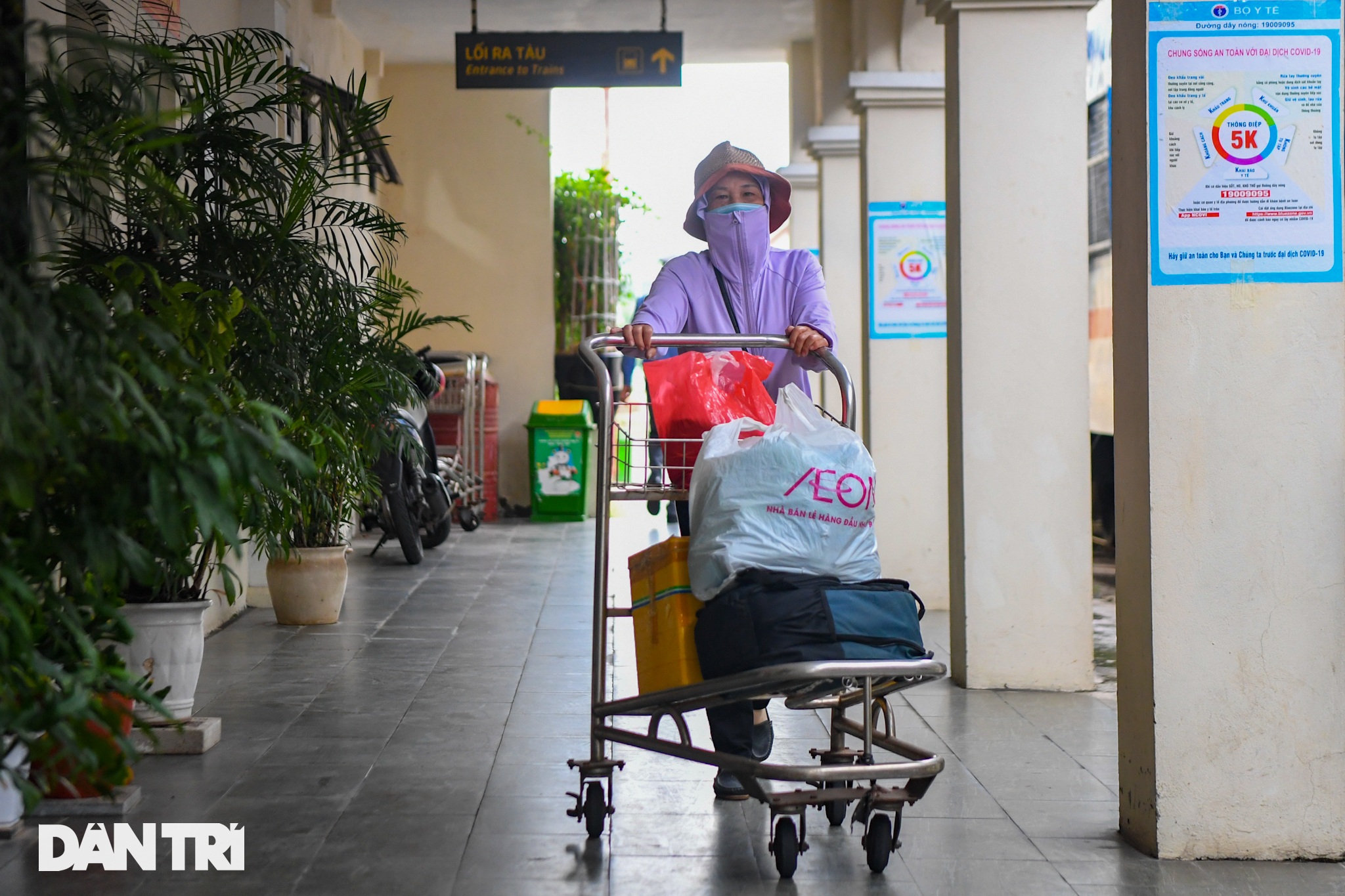 Hà Nội đón chuyến tàu khách đầu tiên đến từ Hải Phòng sau giãn cách - 15 Hà Nội đón chuyến tàu khách đầu tiên đến từ Hải Phòng sau giãn cách - 15
