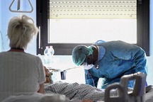 Bác sĩ Italia đau lòng khi nhìn bệnh nhân Covid-19 qua đời trong đơn độc