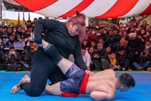 Tiết lộ thú vị về nữ đô vật hạ gục nhà vô địch SEA Games tại hội làng