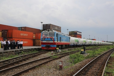 Lần đầu tiên, hơn 300 tấn khí hóa lỏng được chở bằng tàu hỏa từ Nam ra Bắc