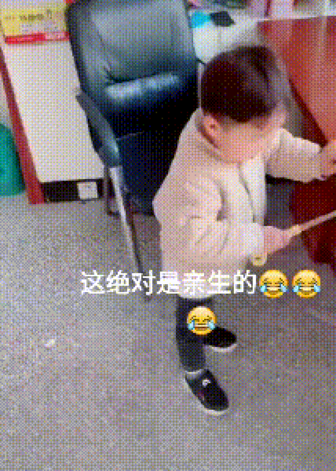 Ở nhà lâu quá vì dịch Covid-19, hết thứ để chơi cậu bé 4 tuổi nghĩ ra trò tiêu khiển làm bố chỉ muốn bốc hỏa - Ảnh 1. Ở nhà lâu quá vì dịch Covid-19, hết thứ để chơi cậu bé 4 tuổi nghĩ ra trò tiêu khiển làm bố chỉ muốn bốc hỏa - Ảnh 1.