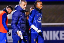 Tuyển thủ Pháp chia tay World Cup 2022 trong nước mắt