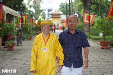 Gần 2 thế kỷ, người dân vẫn tìm về Lăng Ông tưởng nhớ Đức Tả quân