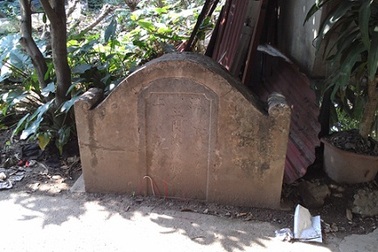 Bí mật nghĩa địa cổ người Tàu trong lòng Hà Nội