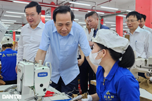 Bộ trưởng LĐ-TB&XH kiểm tra thực tế sản xuất, đời sống công nhân