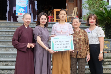 Bạn đọc giúp đỡ nữ sinh 10 năm sống nhờ máu người khác gần 300 triệu đồng