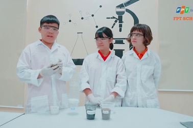 Thí nghiệm lọc nước nhiếm dầu - Học sinh THCS FPT Schools Cầu Giấy