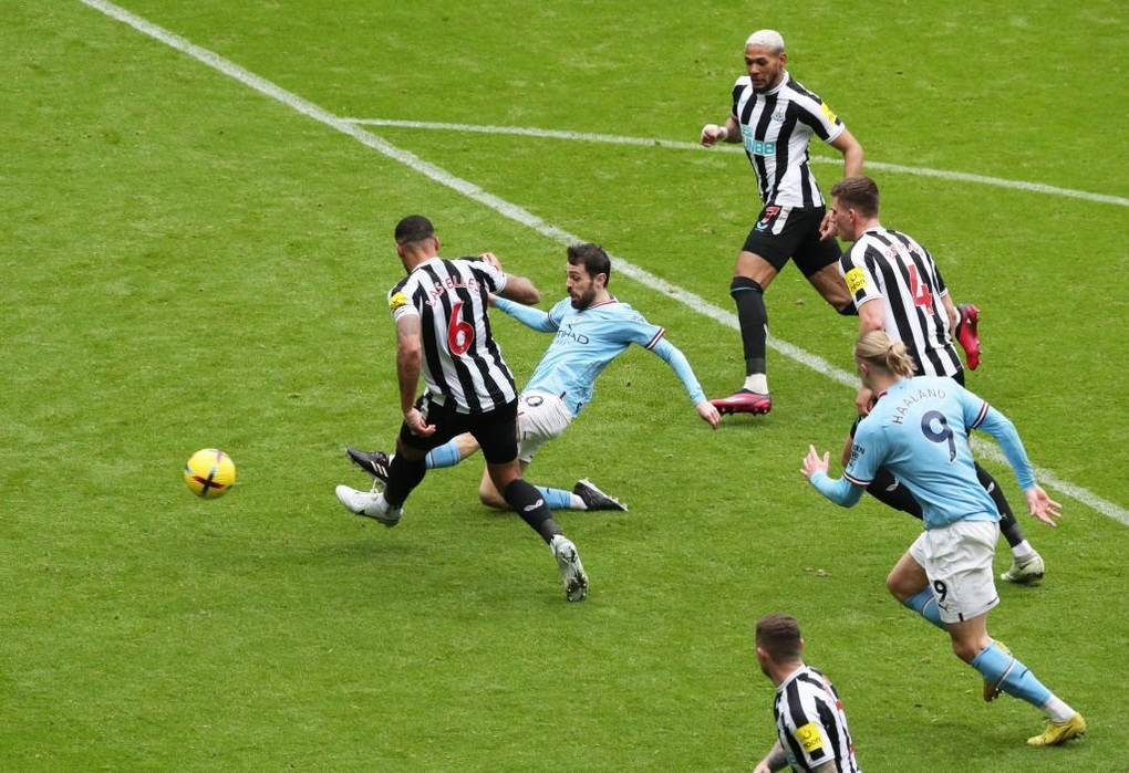 Man City vượt qua Newcastle, tiếp tục bám đuổi Arsenal - 2