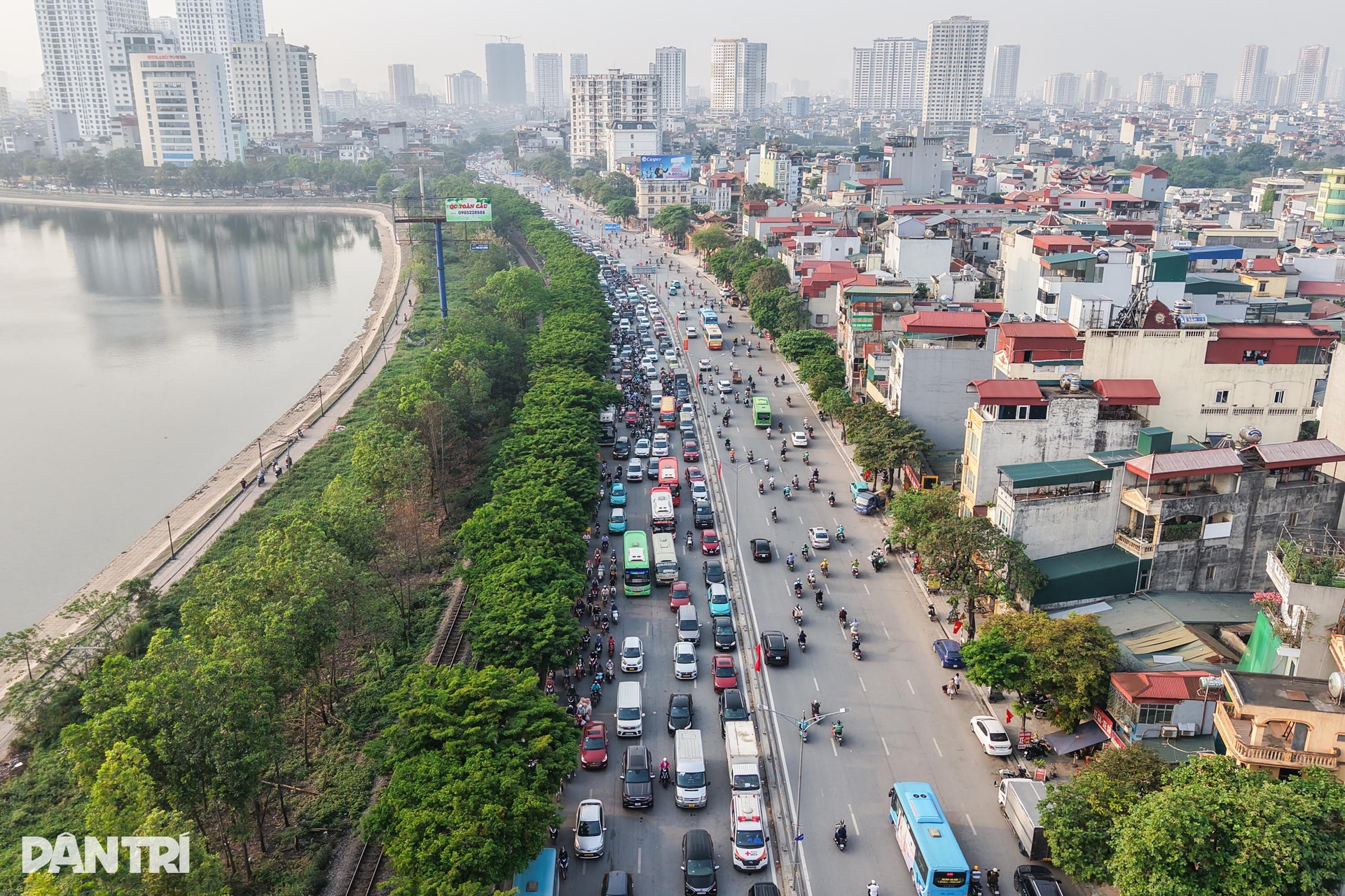 Đông nghịt người về quê nghỉ lễ 30/4, Vành đai 3 trên cao ùn tắc hơn 5km - 3 Đông nghịt người về quê nghỉ lễ 30/4, Vành đai 3 trên cao ùn tắc hơn 5km - 3