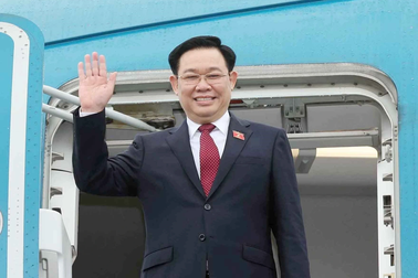 Chủ tịch Quốc hội Vương Đình Huệ lên đường thăm chính thức Trung Quốc