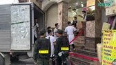 Cảnh sát vận chuyển hàng trăm thùng tài liệu rời thẩm mỹ viện Mailisa