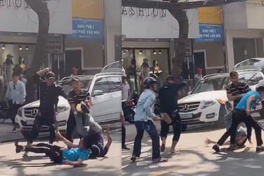 Hàng chục thanh niên mang hung khí truy sát nhóm đi ô tô ở Sài Gòn