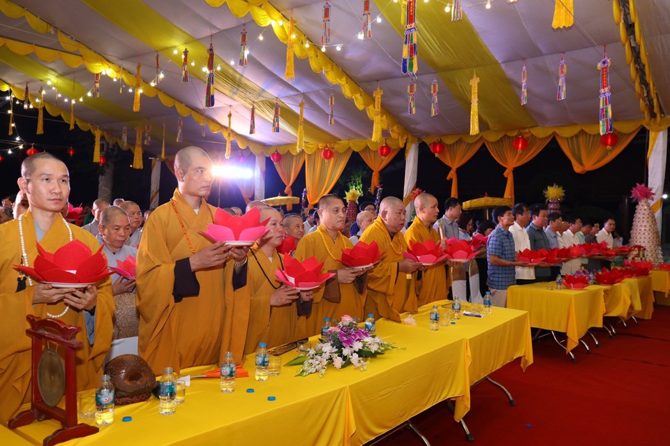Lễ cầu siêu tri ân các Anh hùng liệt sỹ tại đền thờ Hoa Lư - Ninh Bình - 3 Lễ cầu siêu tri ân các Anh hùng liệt sỹ tại đền thờ Hoa Lư - Ninh Bình - 3