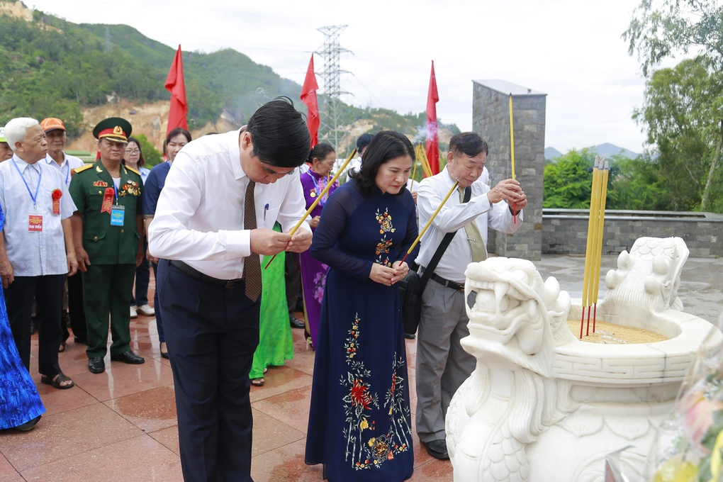 50 năm ngày các nữ chiến sĩ cách mạng trở về từ địa ngục trần gian - 1 50 năm ngày các nữ chiến sĩ cách mạng trở về từ địa ngục trần gian - 1