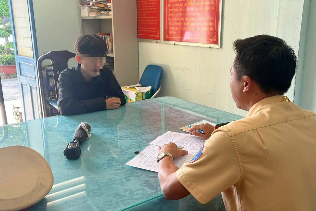 Vào trụ sở công an lấy cắp xe máy của mình đang bị tạm giữ - 1 Vào trụ sở công an lấy cắp xe máy của mình đang bị tạm giữ - 1