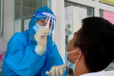 Hà Tĩnh: Bệnh nhân ho, sốt, đi khám phát hiện dương tính SARS-CoV-2